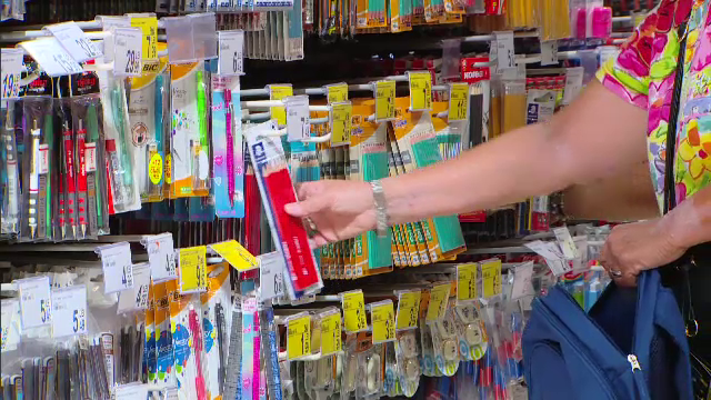 Cât îi costă pe părinți rechizitele, la începutul anului școlar: "Am dat 20 de milioane"