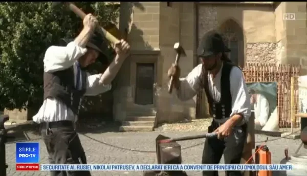 Atmosferă de Ev Mediu, la Sibiu. Calfele călătoare au umplut străzile din vechea cetate