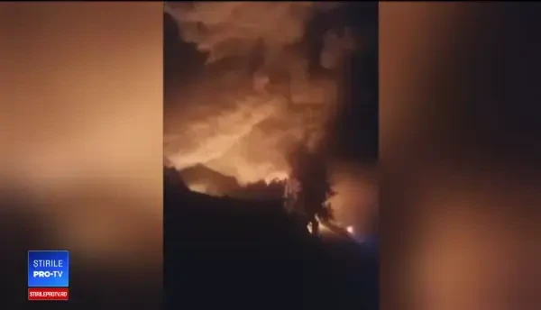 Incendiu violent la o fabrică de mase plastice din oraşul Fierbinţi