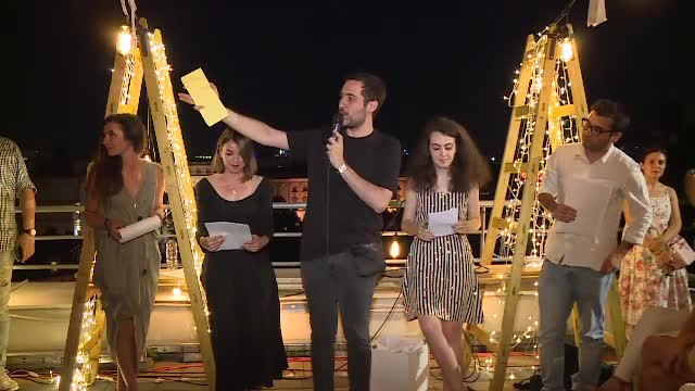 "Nocturnă de lectură", în Capitală. Nora Iuga a recitat pe acoperişul unei clădiri