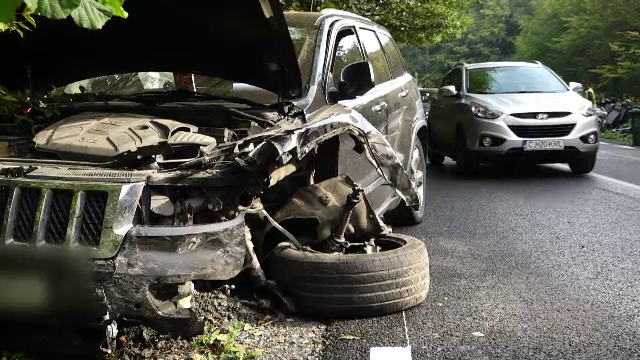 Accident grav la Cluj-Napoca. O familie cu doi copii de 3 luni, la un pas de moarte