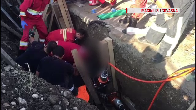 Bărbat prins sub un mal de pământ, la Covasna. A fost salvat de militari