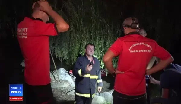 A doua zi de căutări a unui băiat de 12 ani, care a dispărut. Hainele și telefonul, găsite pe malul Mureșului