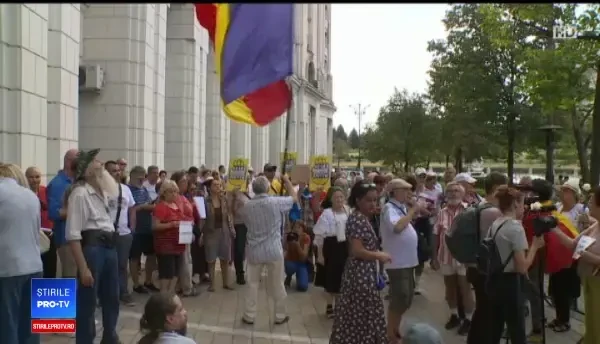 Zeci de persoane la mitingul de susținere a Jandarmeriei. ”Am venit să mă distrez”