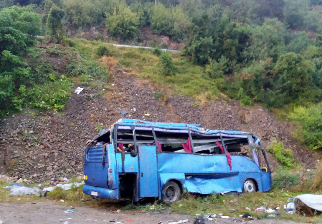 16 morţi în accidentul rutier din Bulgaria. Un autocar cu turişti a căzut de pe serpentine