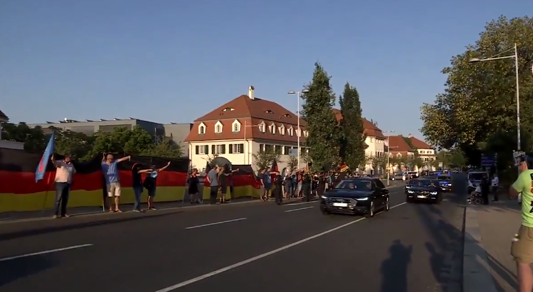 Protest împotriva extremiștilor de dreapta, la Dresda. Un grup de jurnaliști, atacat