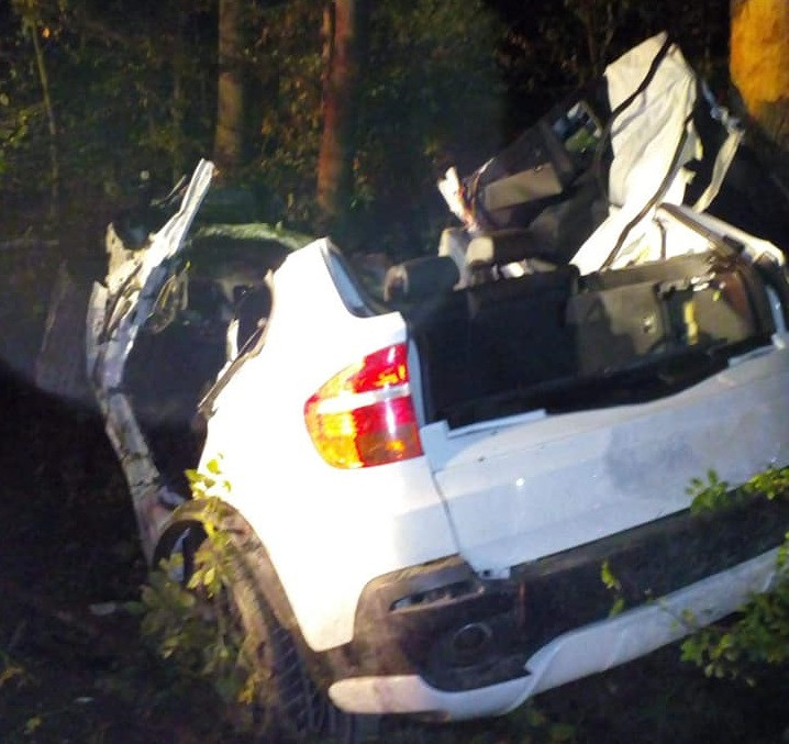 Accident grav în Satu Mare. Pompierii au trebuit să taie copacii ca să ajungă la victime