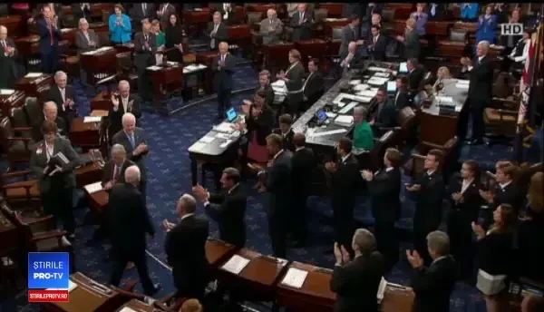 Senatorul John McCain a murit