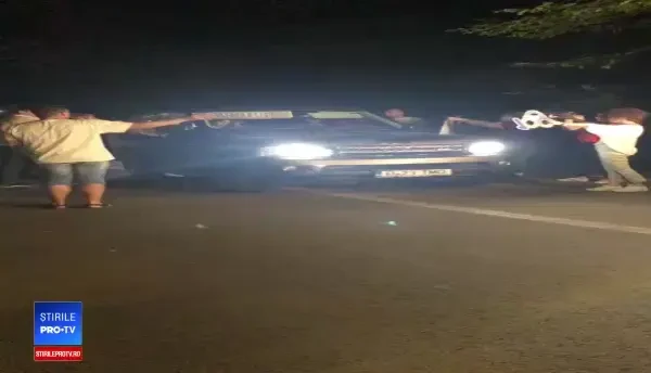 Invitații de la nunta fiului lui Dragnea, întâmpinați de protestatari. Imagini de la petrecere