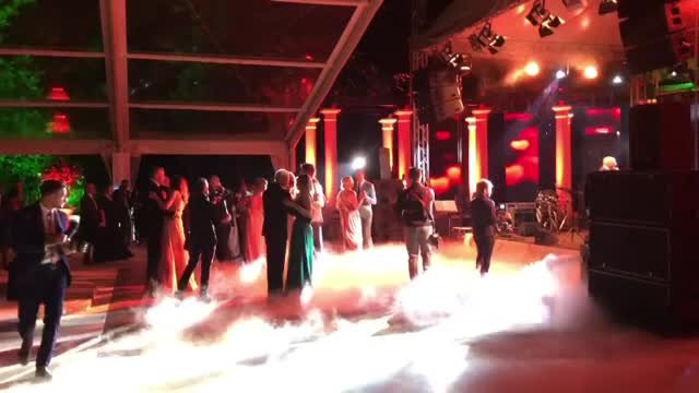 Irina Tanase si Liviu Dragnea dansand la nunta