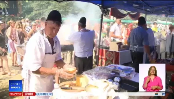 Festivalul Brânzei şi Ţuicii, în Mărginimea Sibiului. Băutura care se vinde cu 150 lei/litrul