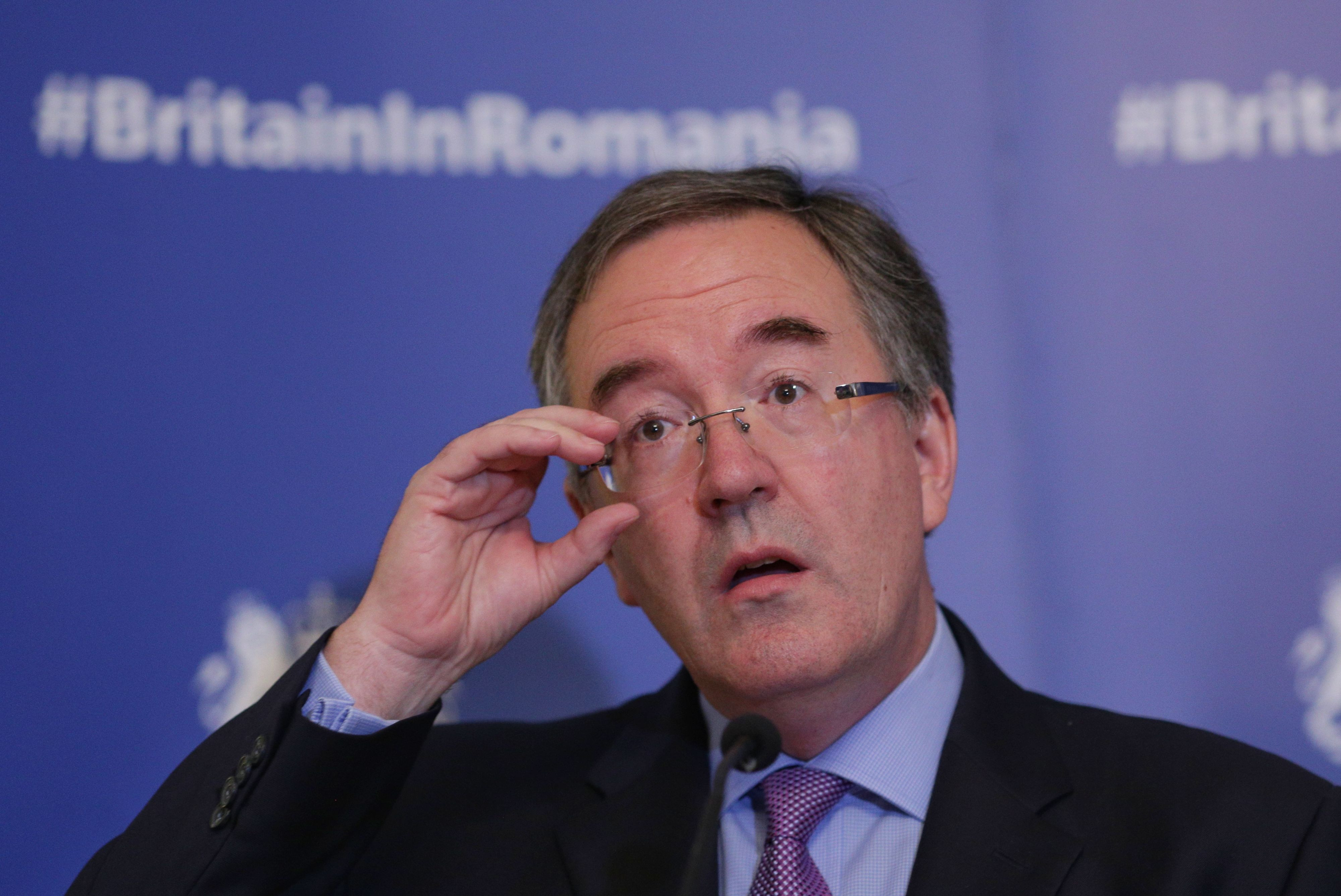 VIDEO. Ambasadorul Marii Britanii la București a postat pe Facebook un tutorial de gătit sarmale