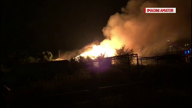 Descoperire macabră făcută de pompieri, după ce au stins incendiul care a cuprins o casă, în Timiș