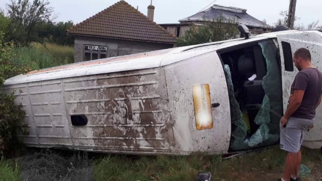 O femeie a murit după ce un microbuz cu mai mulţi călători s-a răsturnat, în Caracal