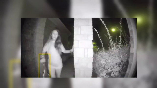 Caz misterios surprins de o cameră de supraveghere. Cum a dispărut o femeie noaptea