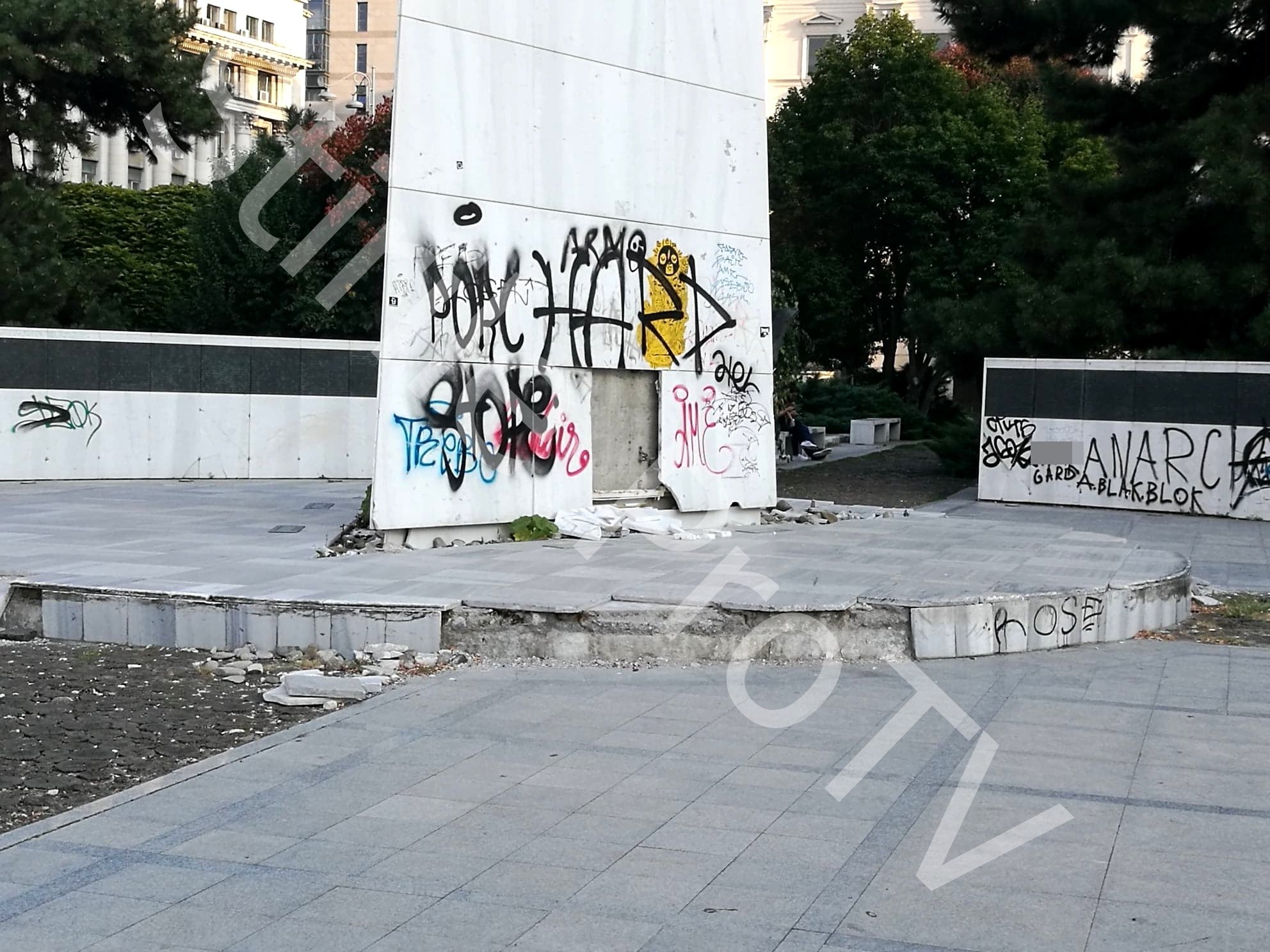 memorialul renasterii, monument, Piata Revolutiei