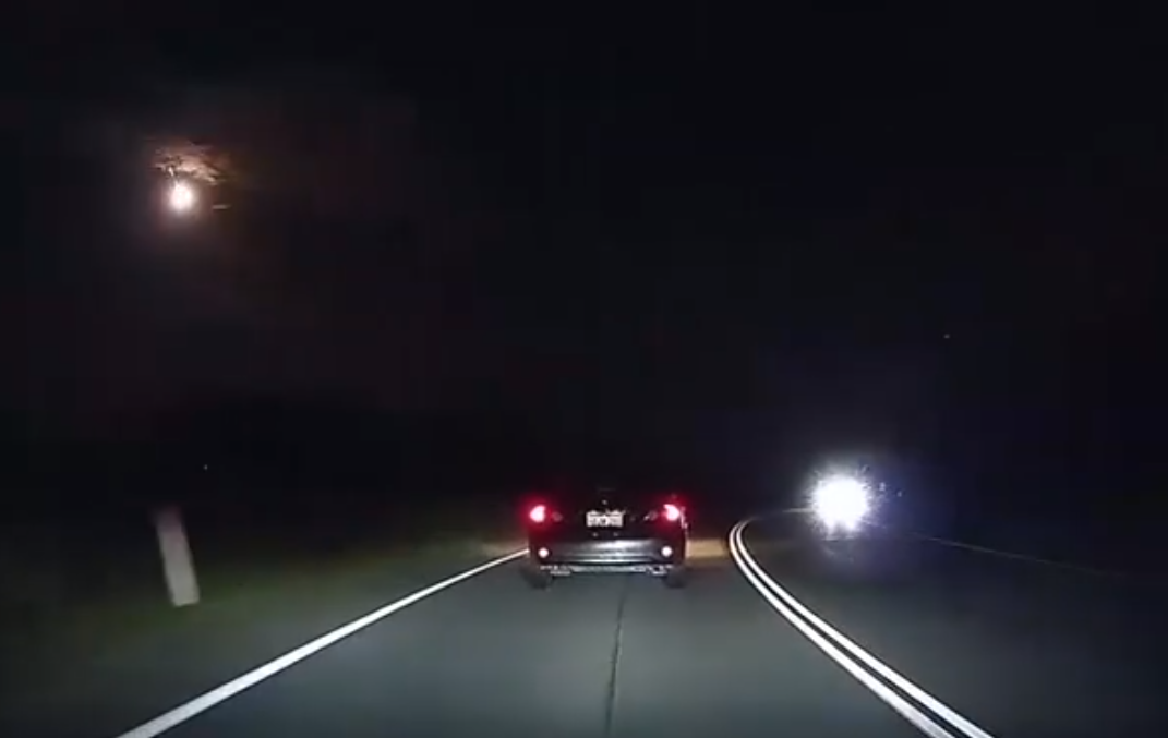 Fenomen neobișnuit surprins de șoferi pe cer. ”O minge de foc”. VIDEO