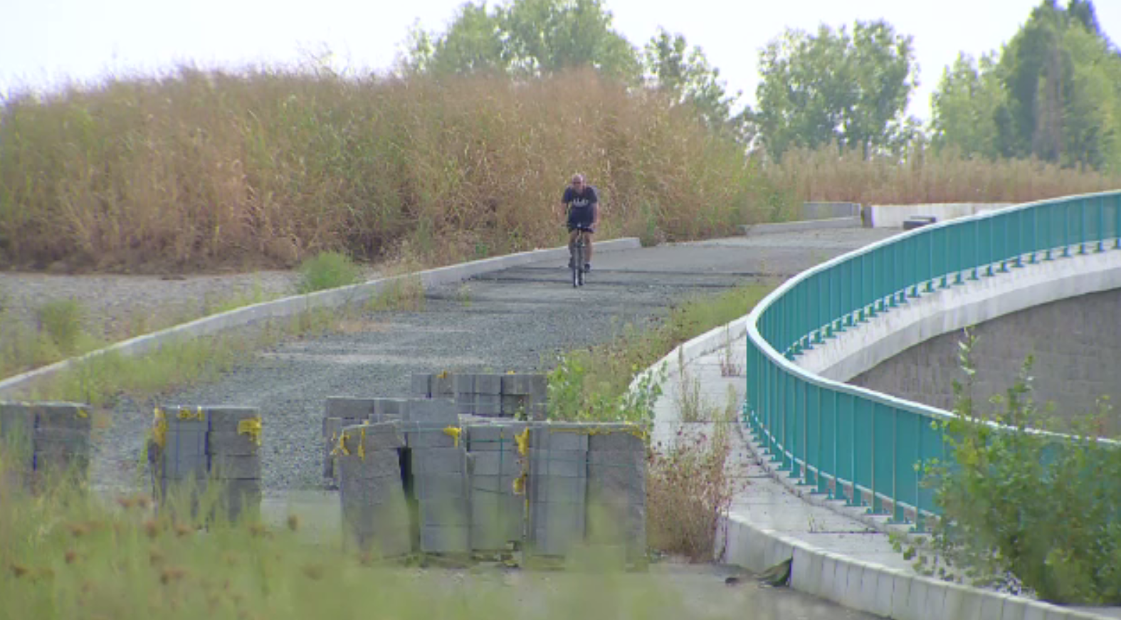 Motivul pentru care șoferii din Capitală ocolesc un pod proaspăt terminat. Eroarea făcută în timpul lucrărilor