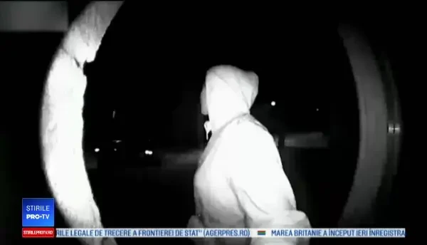 Caz misterios surprins de o cameră de supraveghere. Cum a dispărut o femeie noaptea