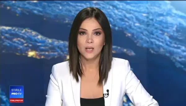 O mașină a ars complet într-o parcare din Timișoara. Focul a fost pus intenționat