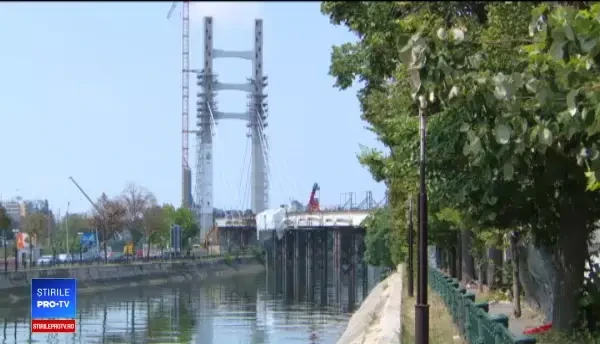 Motivul pentru care șoferii din Capitală ocolesc un pod proaspăt terminat. Eroarea făcută în timpul lucrărilor