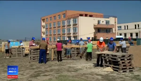 Habitat for Humanity va construi 8 case în 5 zile pentru familii nevoiașe. Se caută 100 de voluntari