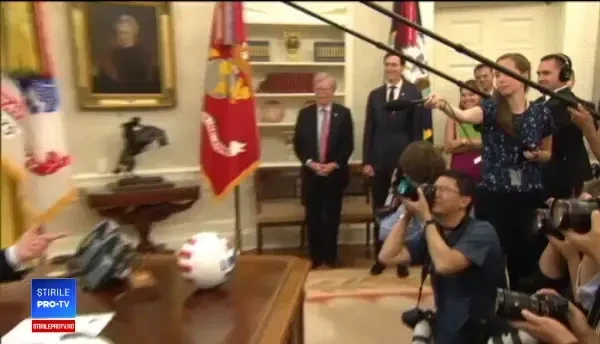 Facebook, Twitter și Google, luate în vizor de Trump. Navighează în ape foarte tulburi