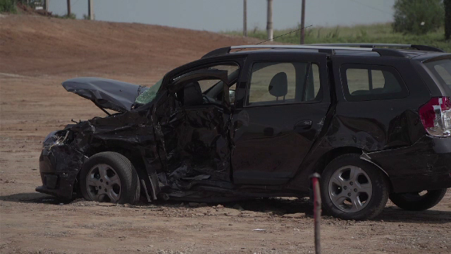 Patru oameni la spital, printre care 2 minori, după ce un șofer nu s-a asigurat