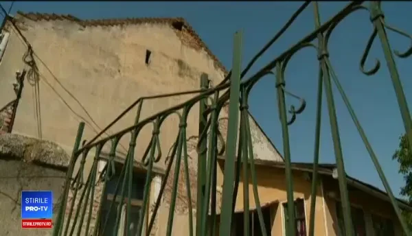 Şi-a torturat nepoţii şi i-a pus să apară în filme pornografice, în timp ce mama lor era în spital