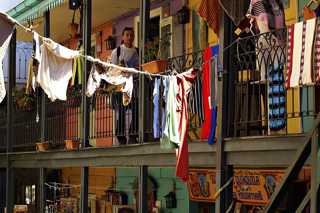 Țara care intră în faliment o dată la 10 ani cere din nou ajutor de urgență. Moneda s-a prăbușit