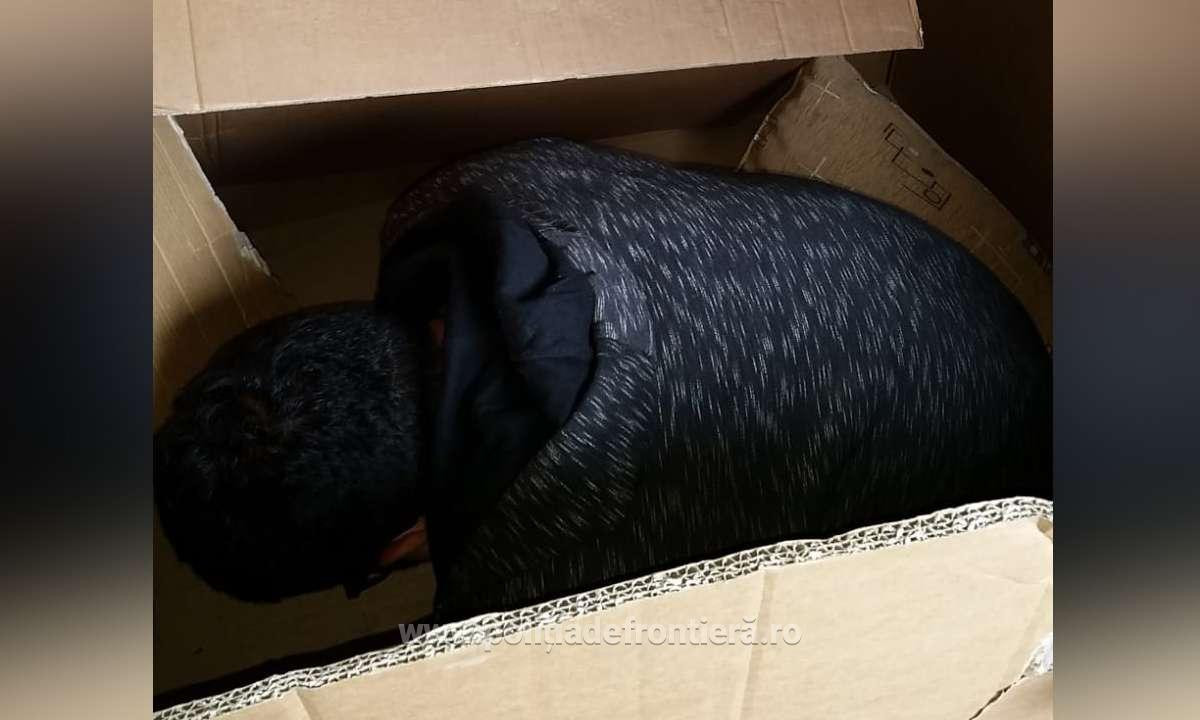 Somalezi şi irakieni, găsiţi de poliţie în cutii de carton. Unde voiau să ajungă
