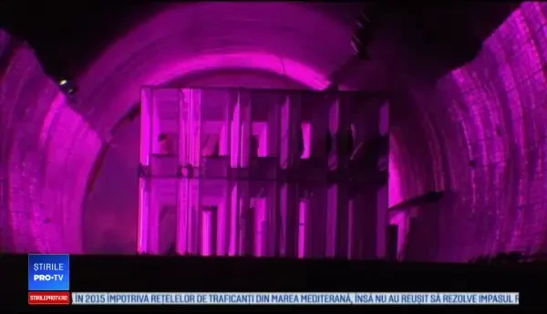 Cum arată prima fermă verticală din lume. Este amplasată într-un tunel