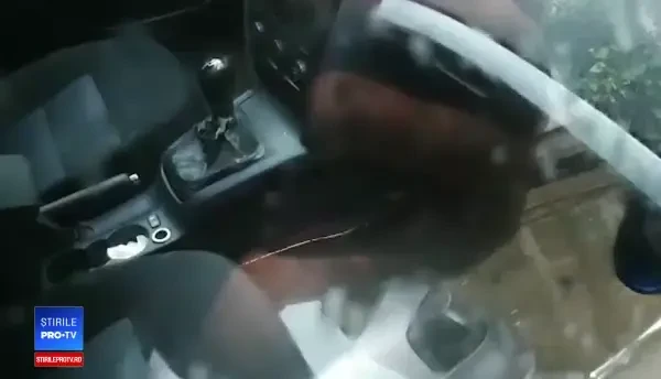 Apartament 3 camere ultracentral, 90.000 euro, parcare tip piscină