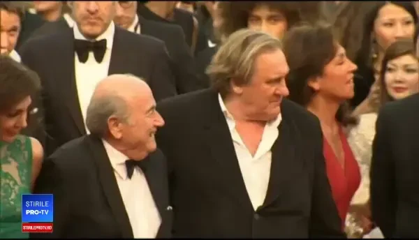 Tânăra care îl acuză pe Gerard Depardieu de viol și agresiune sexuală, o apropiată a actorului