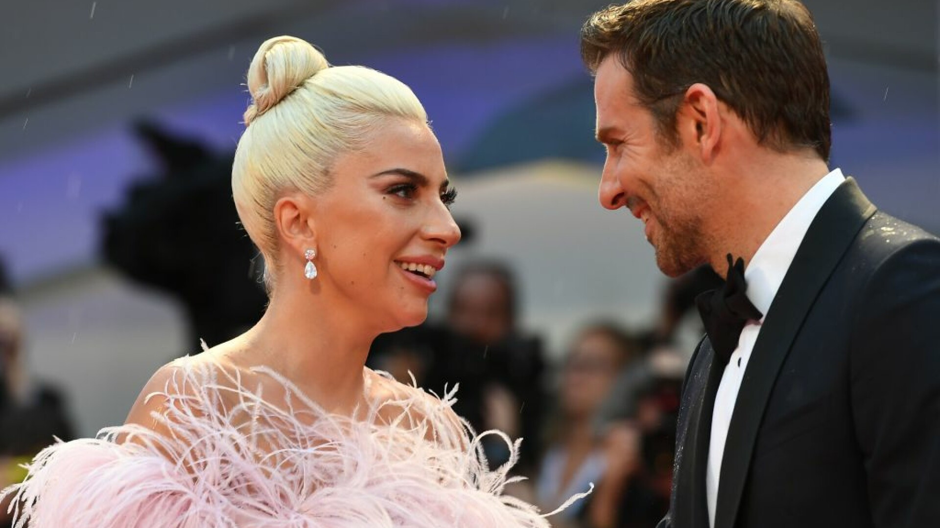 Lady Gaga, despre zvonurile privind o relaţie cu Bradley Cooper
