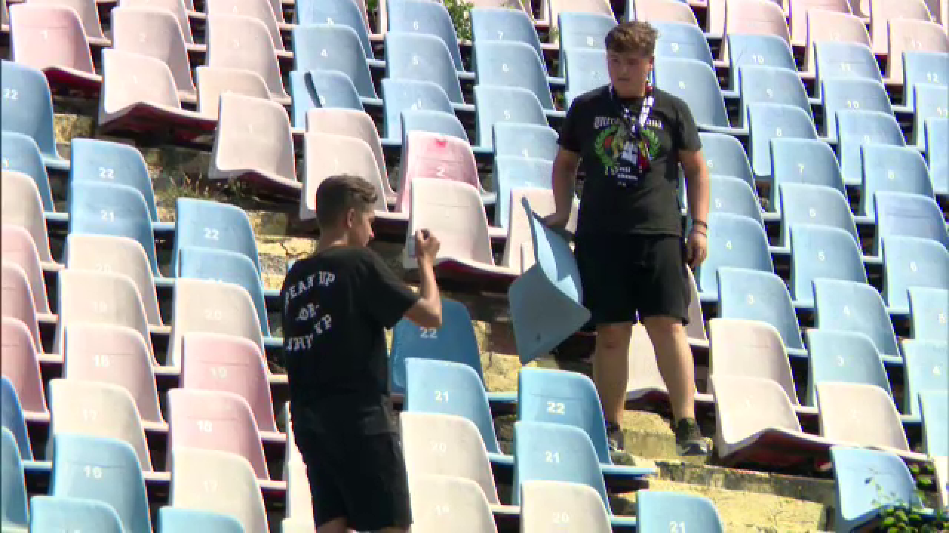 Stadionul Ghencea a fost demolat. Cu ce "suveniruri" au plecat suporterii