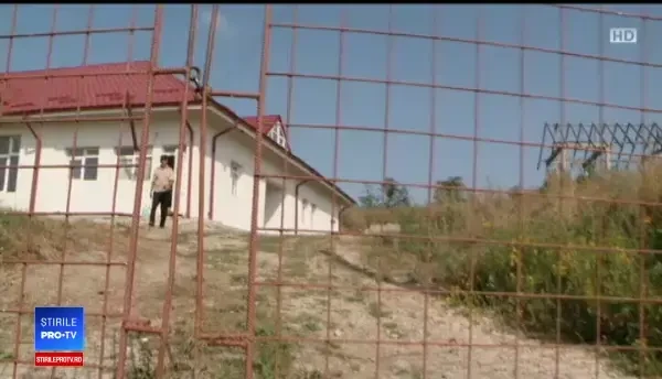 În anul Centenarului, mulţi copii învaţă exact ca acum 100 de ani. Sute de școli nu sunt încă pregătite