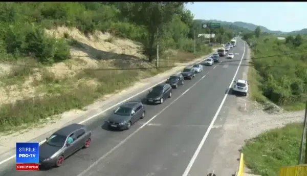 Prima zi de toamnă i-a găsit pe turiști la munte. Au fost cozi imense pe DN1