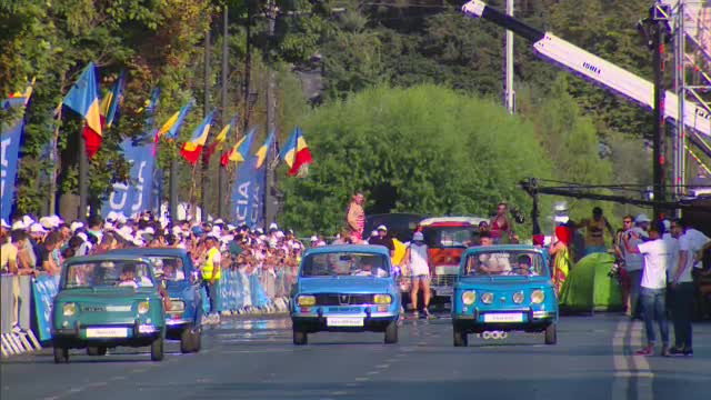 50 de ani de la prima Dacia produsă în România. Expoziție cu modelele vechi la București