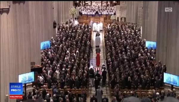 Americanii și-au luat adio de la John McCain. Politicieni celebri au participat la funeralii
