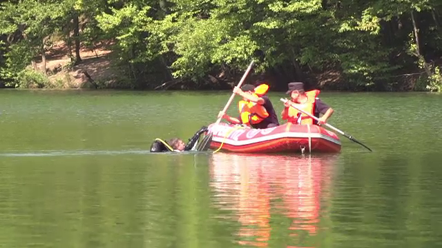 A murit înecat sub ochii fiului de 14 ani. Martorii au crezut că totul e o glumă