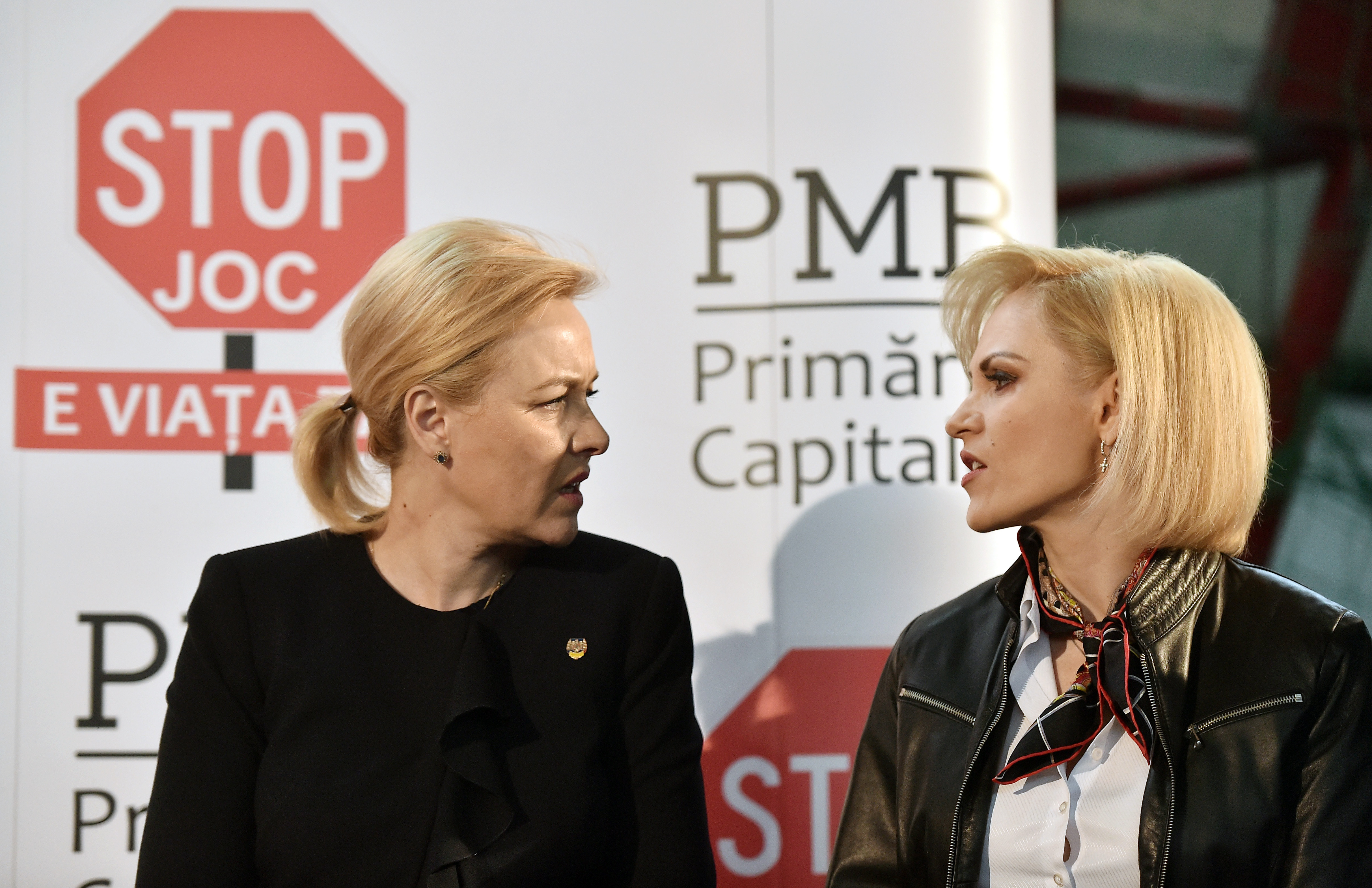 Firea, noi acuzații la adresa ministrului de Interne: ”Au dormit o noapte pe jos. Ca niște vite”