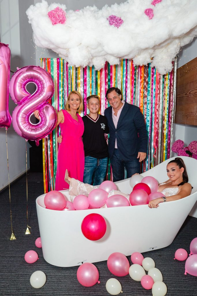 Alexia Eram, Andreea Esca, petrecere