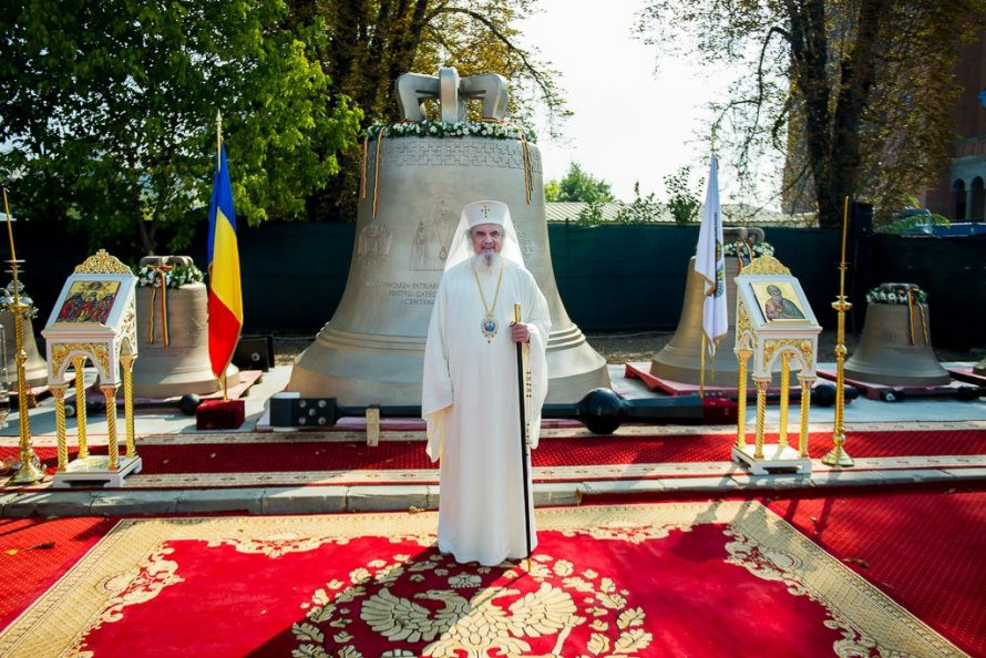 Patriarhul Daniel le cere credincioșilor să apere și să promoveze „familia binecuvântată”