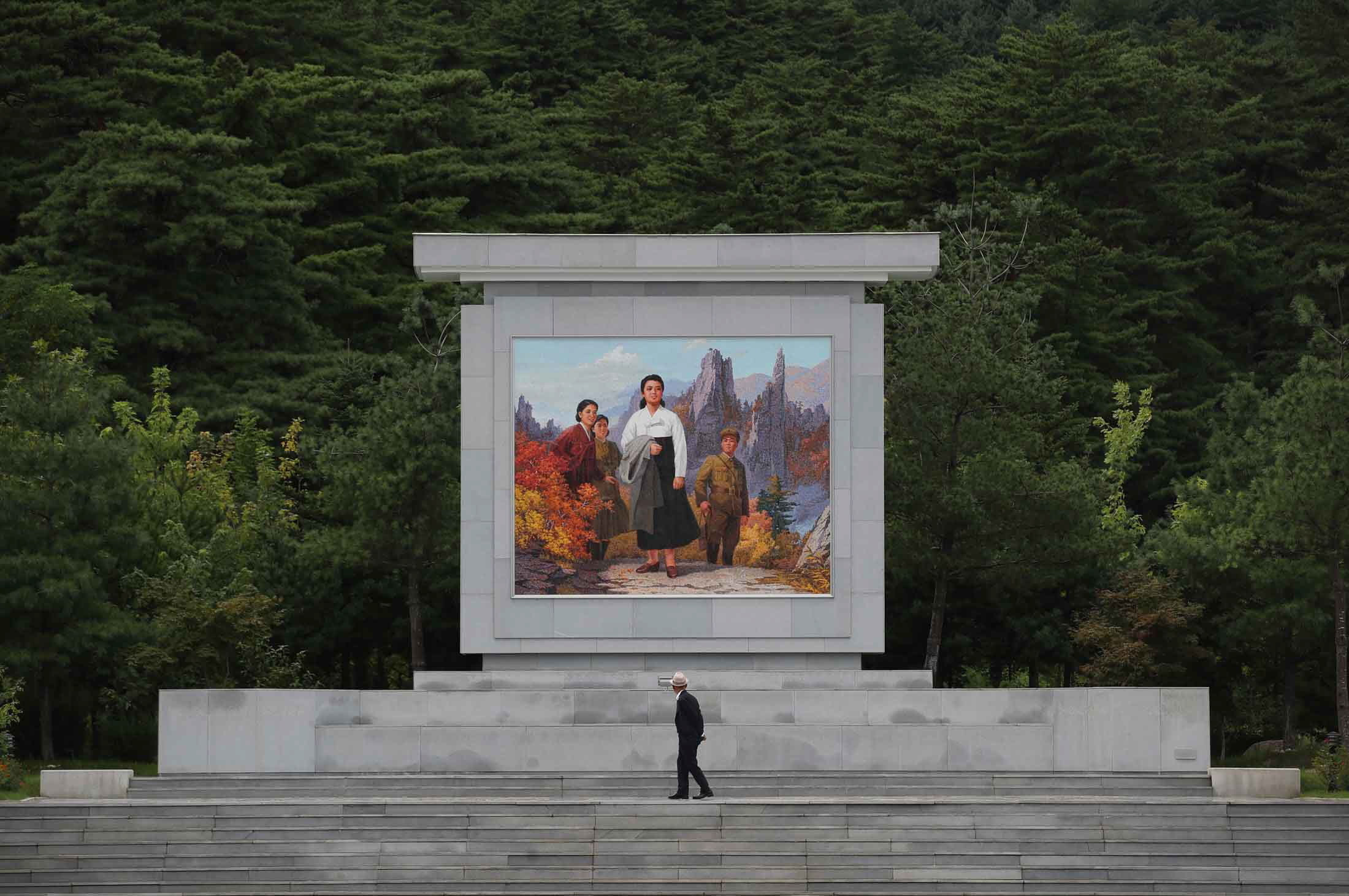 Ce a pățit un tânăr nord-coreean, după ce a ignorat indicațiile de a ocoli un monument istoric