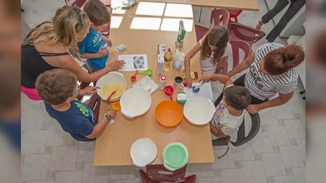 Părinții plătesc chiar şi 19.000 de euro pentru un an de şcoală, la privat. Ce avantaje au elevii