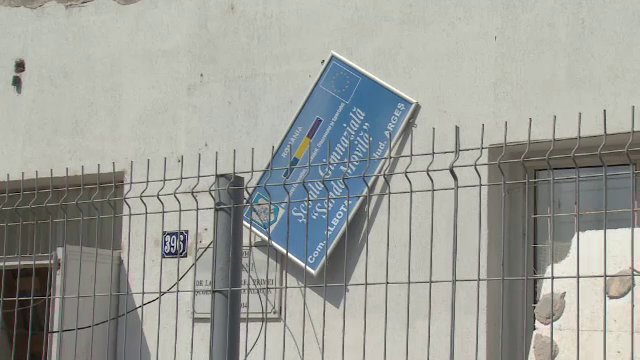 Copiii dintr-o comună din Argeș vor învăța într-un bar. Școala e în renovare de peste 10 ani