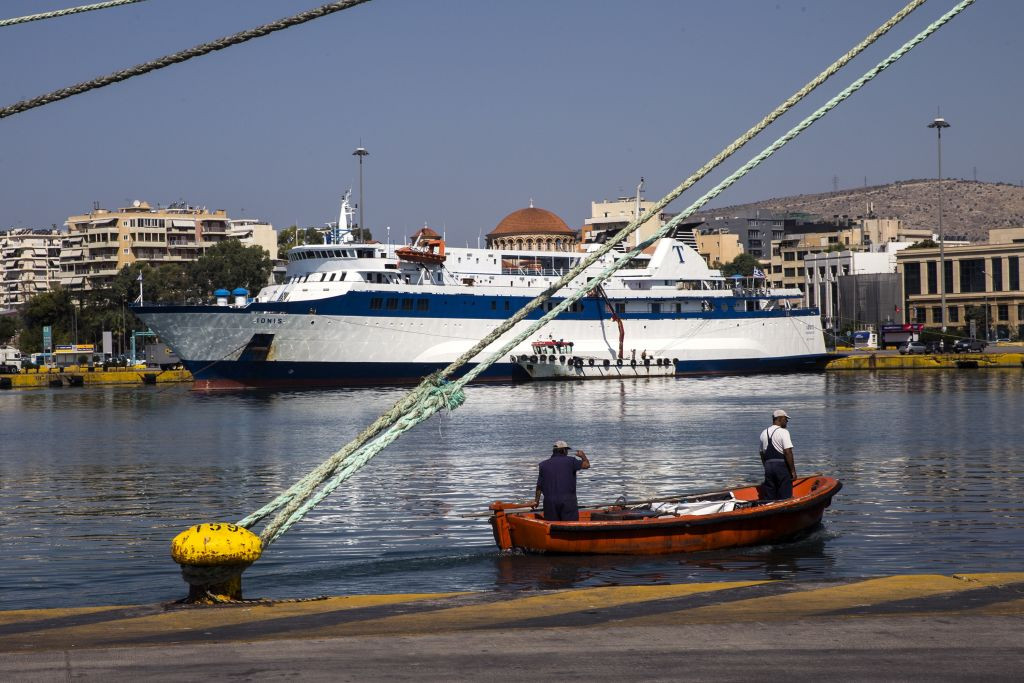 Avertizare MAE: Toate categoriile de nave vor fi blocate în porturile din Grecia