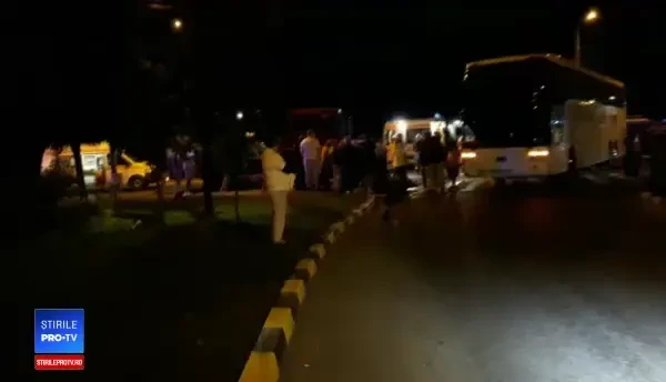 Sfârșit tragic pentru doi motocicliști. Au murit sub roțile unui autocar cu turiști ucrainieni