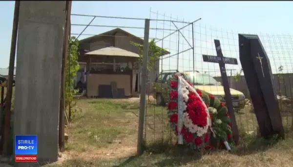 O fetiță a rămas orfană de mamă, la doar 10 ani. Femeia muncea de dimineața și până seara